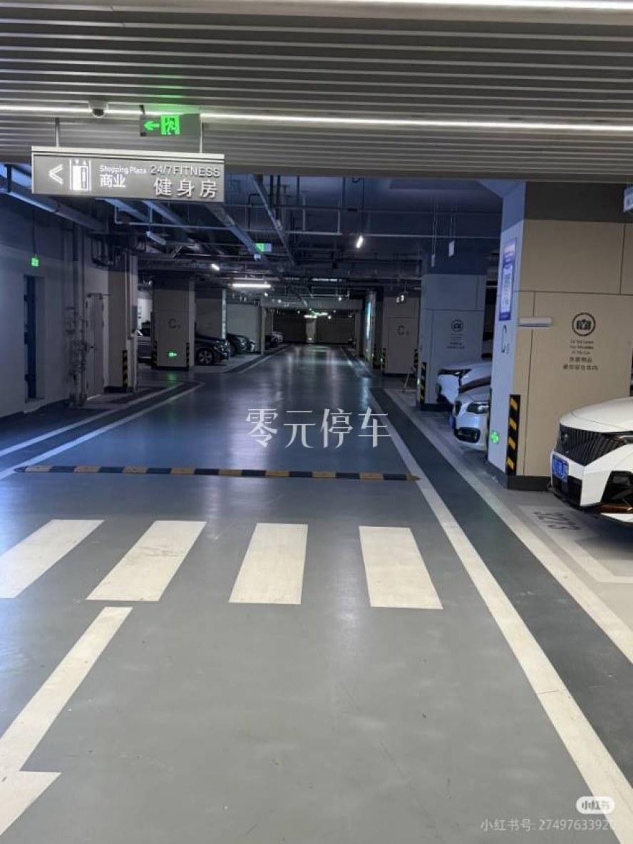 珠海拱北口岸珠澳湾中心地下停车场 - 广东省珠海市香洲区前河东路龙光玖龙湾北侧约120米 免费停车位照片